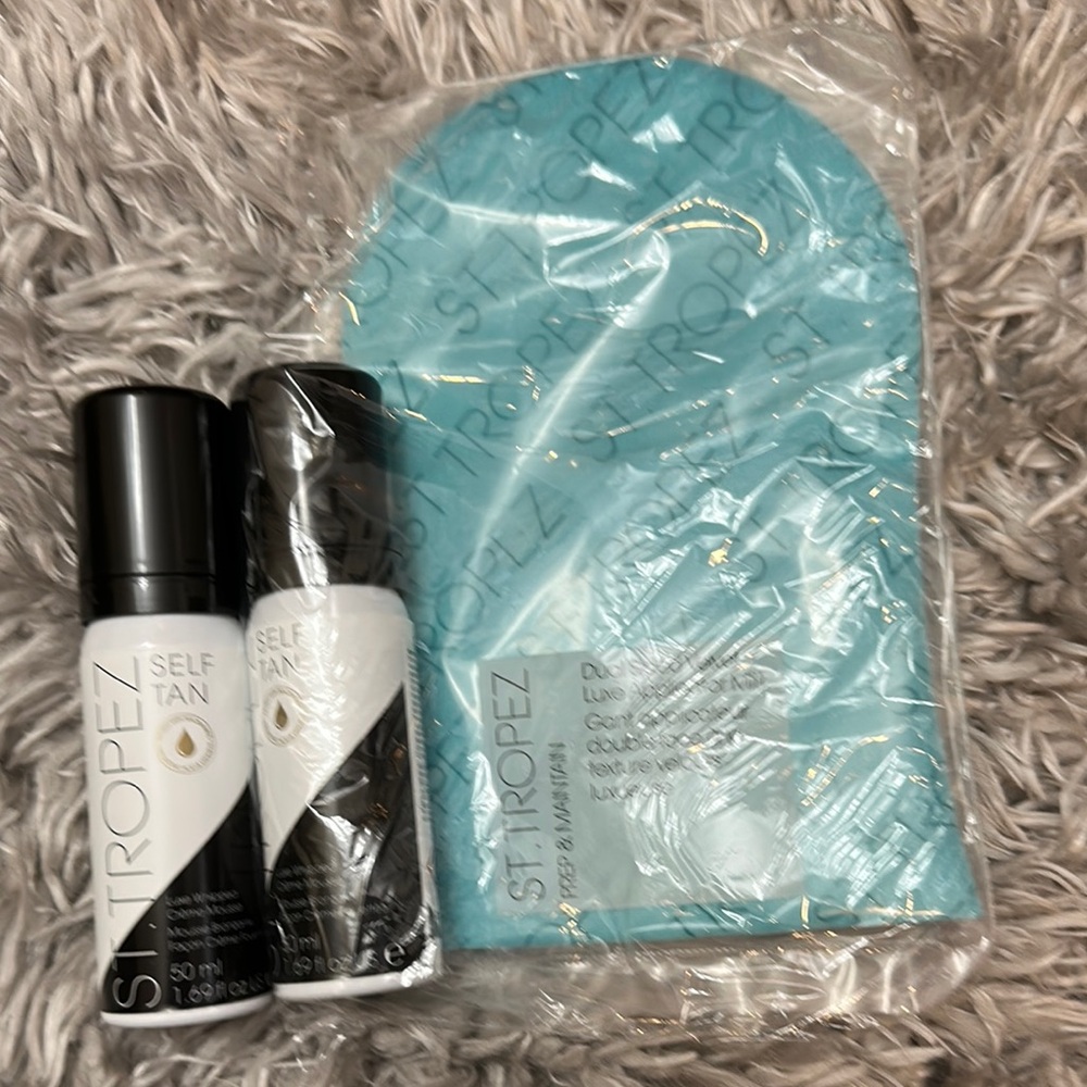 St. Tropez Self Tan Set with Mitt - Black and Blue